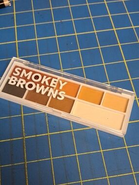 Smokey Browns Eyeshadow Palette Neutral Brown & Cream Shades New